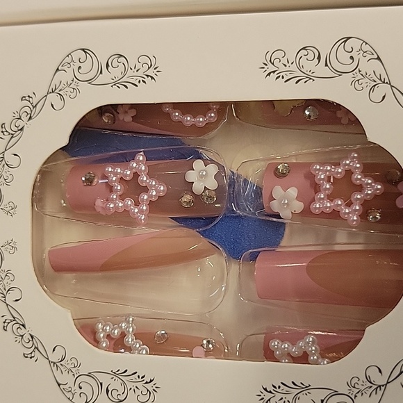 Pack of 2 Manicure Rhinestone Charms Designs False Nails - Picture 2 of 3